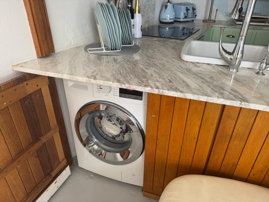 2 Bedroom Property for Sale in Vredehoek Western Cape